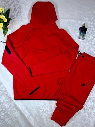 Conjunto deportivo Nike rojo