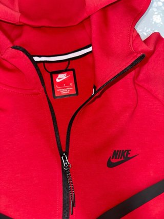 Conjunto deportivo Nike rojo