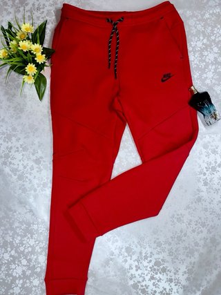 Conjunto deportivo Nike rojo