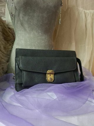 Bolso de mano alargado tipo clutch