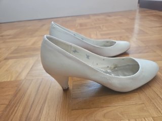 Zapatos de tacón blancos