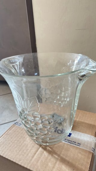 Vaso in cristallo con decoro uva