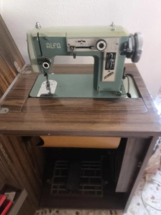 Máquina de coser Alfa