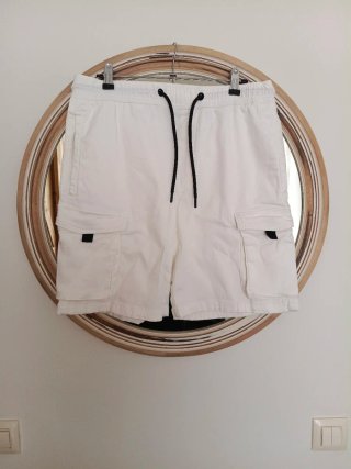 Pantalón corto cargo Bershka blanco