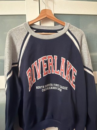 Sudadera Azul Estilo Universitario