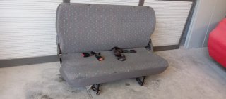 Asiento trasero de coche
