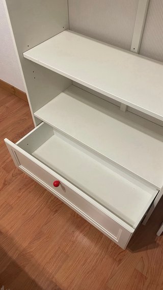 Scaffali Bianchi Ikea con Cassetto