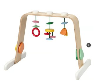 Gimnasio bebé IKEA madera