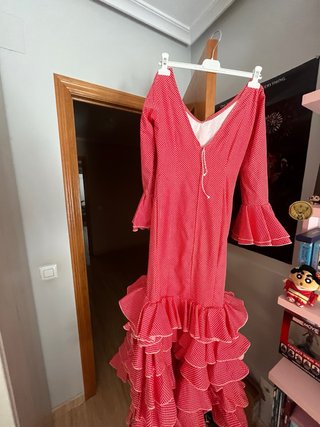 Vestido de flamenca rojo con lunares blancos