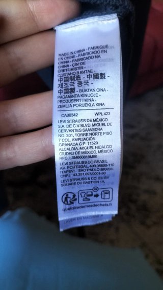 Jersey Levi's colección 2026 Talla L con etiquetas