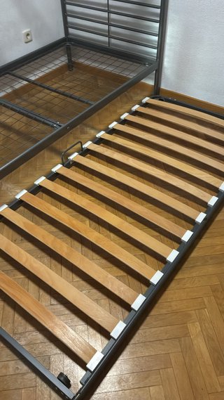 Cama supletoria inferior metálica y de madera