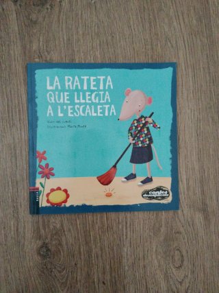 La rateta que llegia a l'escaleta