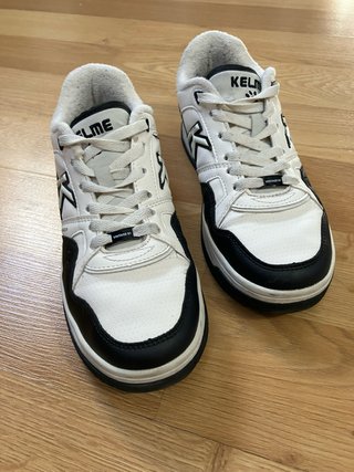 Zapatillas Kelme Blancas y Negras Talla 38