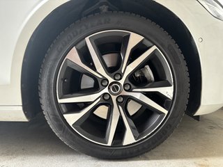 Llantas Originales Volvo 18" + Goodyear Vector 4S