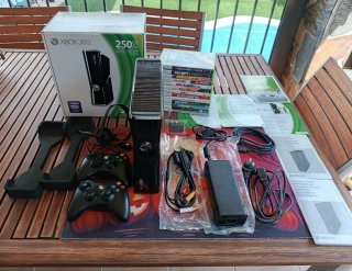Consola Xbox 360 250GB con Kinet y 16 juegos