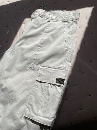 Pantalón cargo beige Zara
