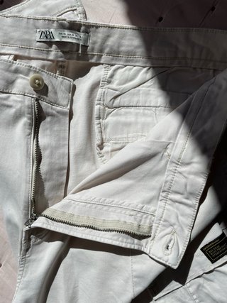 Pantalón cargo beige Zara