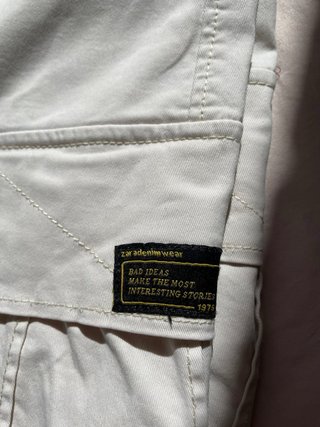 Pantalón cargo beige Zara