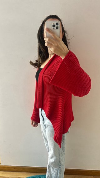 Chaqueta roja y camiseta perro pirata