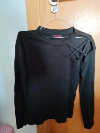 Camiseta Gótica Negra, Detalle de Estrella Satán