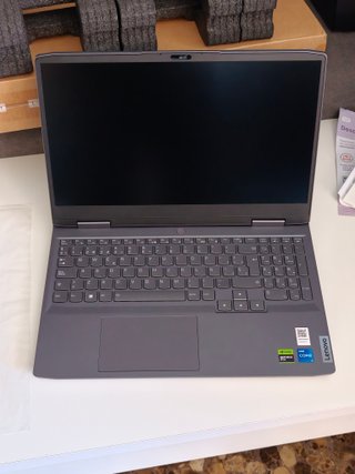 Portátil Gaming Lenovo RTX 4050 16GB 512GB SSD