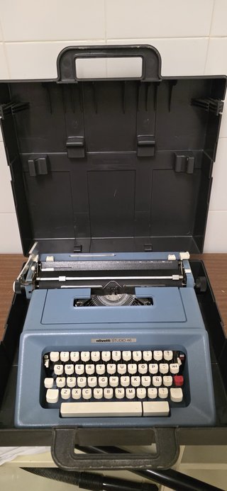 Máquina de escribir Olivetti Studio 46
