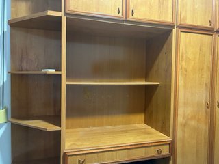 Mueble con artillos y armario
