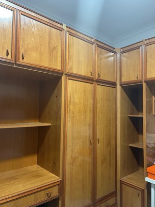 Mueble con artillos y armario
