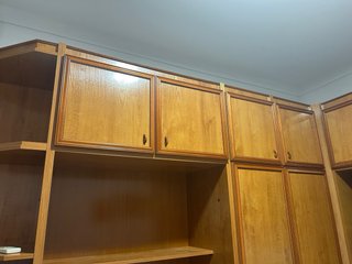 Mueble con artillos y armario