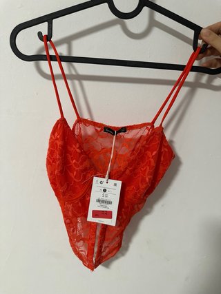 Top de encaje naranja Bershka
