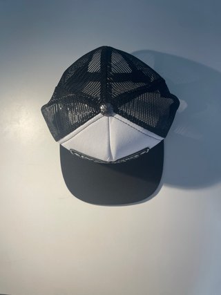Gorra Trucker Negra y Blanca