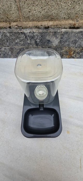 Beverino di plastica per animali domestici
