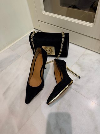 Zapatos de Tacón y Bolso Negro