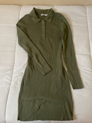 Vestido Stradivarius verde oliva Talla XS