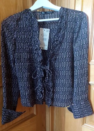 Blusa Zara. Con etiquetas,nueva