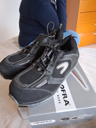 Zapatos de trabajo Cofra negros y grises