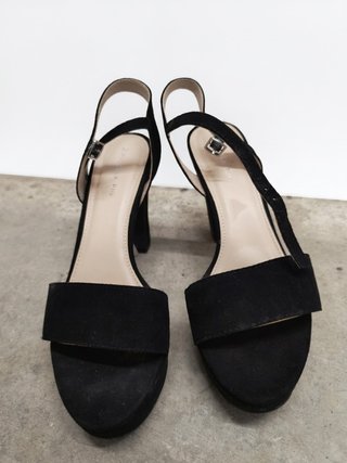 ZARA PIU Sandalias Negras Tacón