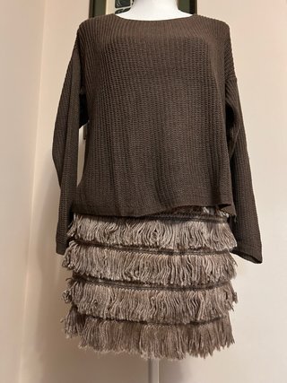 Conjunto jersey y falda flecos