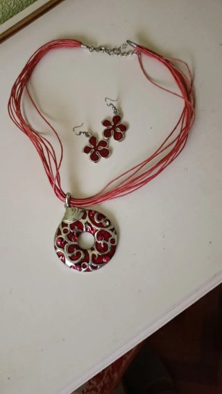 Conjunto Pendientes y Colgante Flores Rojas