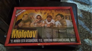 Reportaje enmarcado de interviu banda Molotov