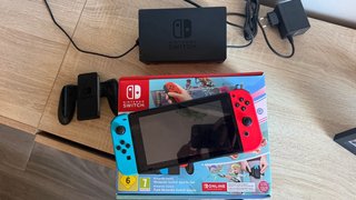 Nintendo Switch + Super Mario Bros Deluxe