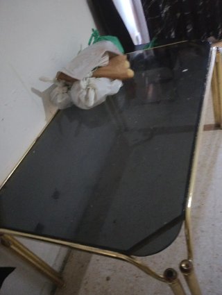 Mesa de centro con sobre de cristal