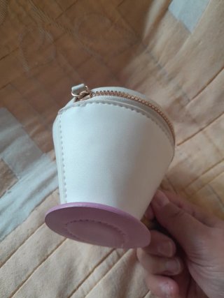 Solidario: Cartera Chip Bella y Bestia con roce