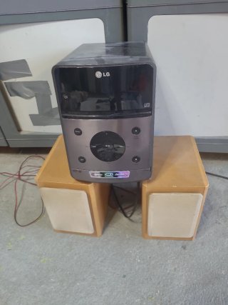 2 Equipos de Sonido LG con Reproductor DVD