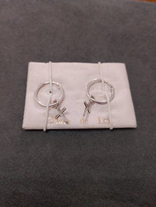 Aros con cruz plateados