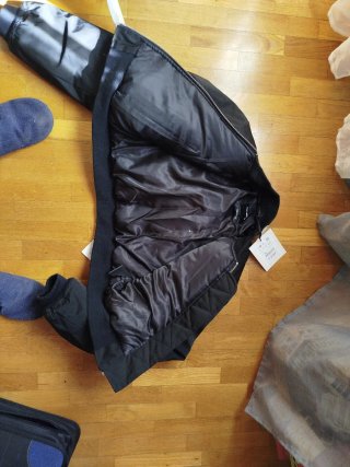 Bomber Pull&Bear Negra con etiqueta