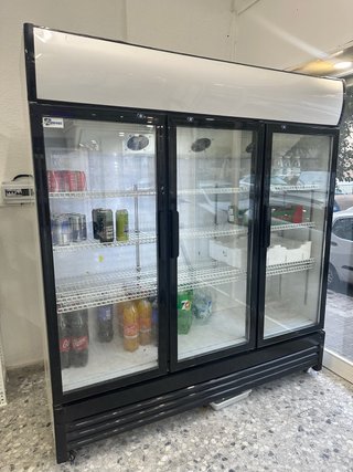 Nevera expositora refrigerada