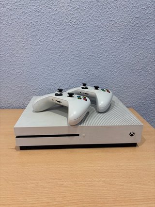 Xbox One S Blanca + 2 Mandos + Todos los cables.