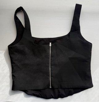 Top de tirantes tipo corset negro
