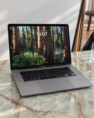 MacBook Pro 16” i7 16GB